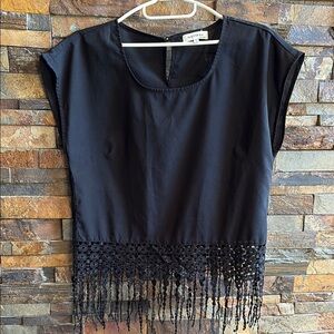 Elegant Black Fringe Top Monteau